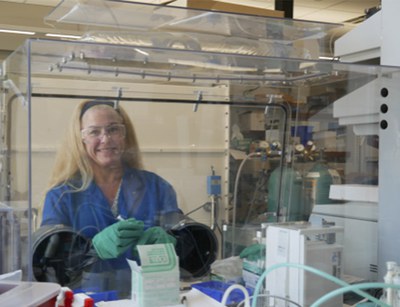 Ellen Lukasik, teacher at Success High School in Austin, TX conducts research in Professor Joan Brennecke’s lab